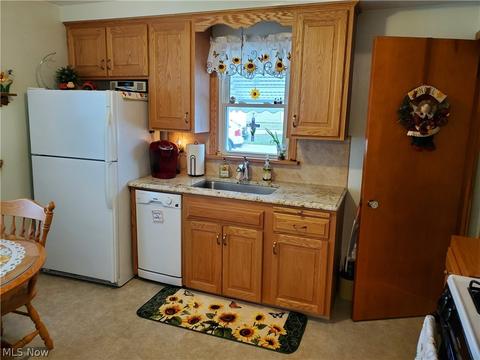 24861 Devoe Ave, Euclid, OH 44123 photo 4