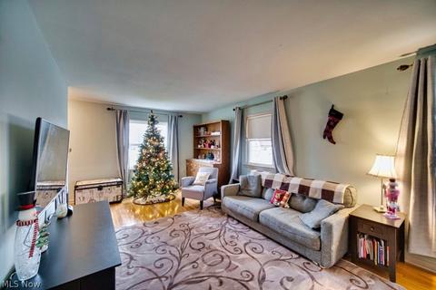 2903 Commonwealth Dr, Parma, OH 44134 photo 13