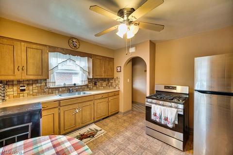 2903 Commonwealth Dr, Parma, OH 44134 photo 10