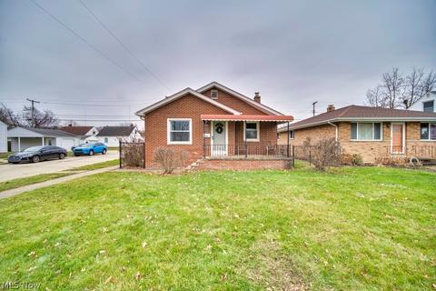 2903 Commonwealth Dr, Parma, OH 44134 photo 4