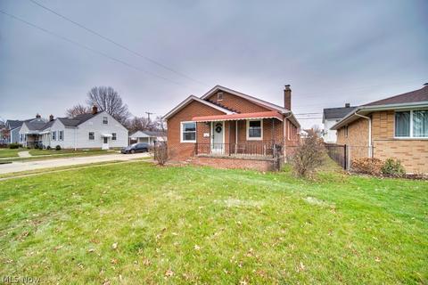 2903 Commonwealth Dr, Parma, OH 44134 photo 5