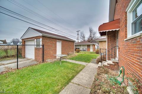 2903 Commonwealth Dr, Parma, OH 44134 photo 8