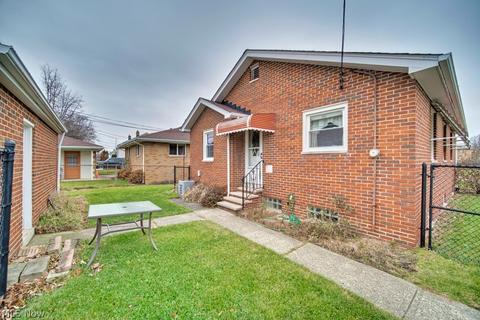 2903 Commonwealth Dr, Parma, OH 44134 photo 9