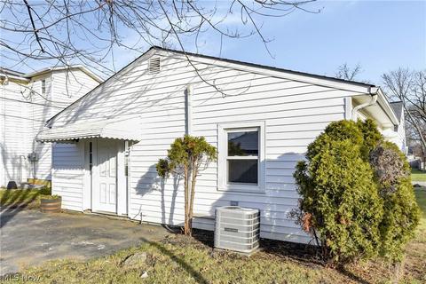 157 Warren Ave, Elyria, OH 44035 photo 3