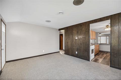 157 Warren Ave, Elyria, OH 44035 photo 9