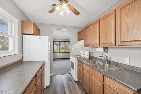 157 Warren Ave, Elyria, OH 44035 photo 12