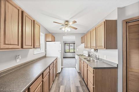 157 Warren Ave, Elyria, OH 44035 photo 13