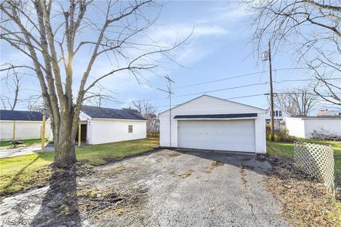 157 Warren Ave, Elyria, OH 44035 photo 4