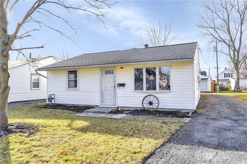157 Warren Ave, Elyria, OH 44035 photo 2