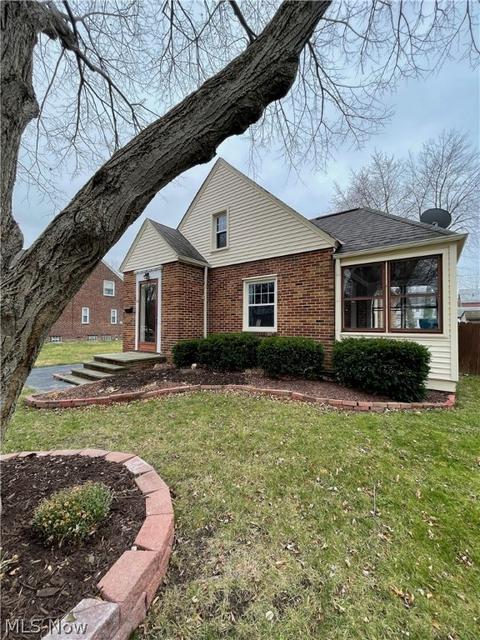 84 E 217th St, Euclid, OH 44123 photo 3