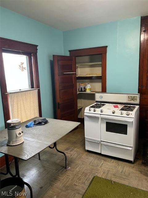 60 Elm St, Struthers, OH 44471 photo 3