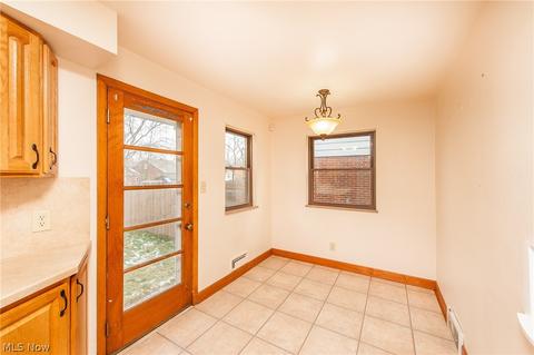 315 E 273rd St, Euclid, OH 44132 photo 7