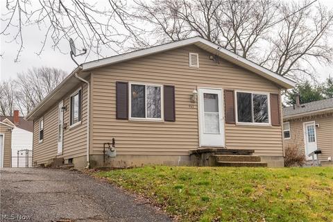 941 Ute Ave, Akron, OH 44305 photo 2