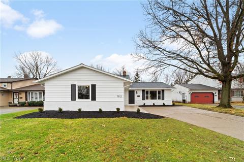 7812 List Ln, Parma, OH 44130 photo 1