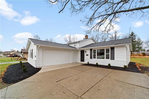 7812 List Ln, Parma, OH 44130 photo 2