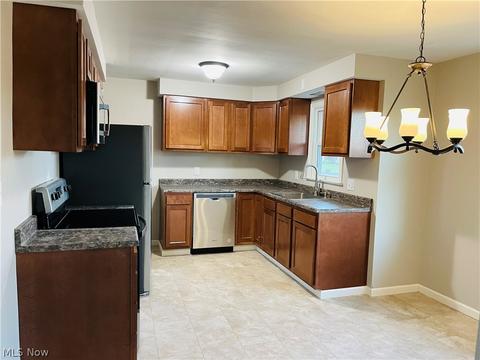 534 Brandon Ave, Struthers, OH 44471 photo 4