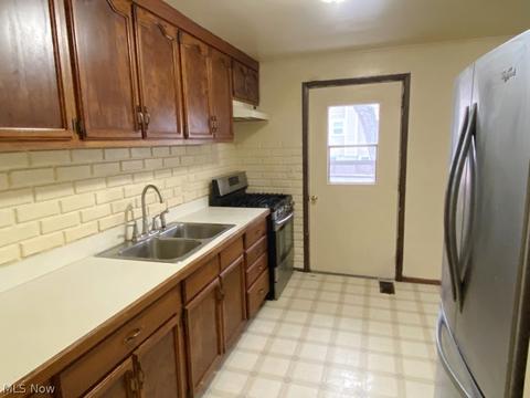 1065 Annapolis Ave, Akron, OH 44310 photo 6