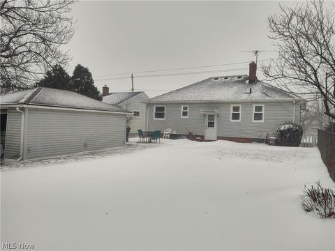 8918 Biddulph Rd, Brooklyn, OH 44144 photo 2
