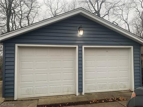 2306 Scotland Dr, Akron, OH 44305 photo 2