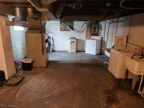 156 Park Ave, Struthers, OH 44471 photo 8