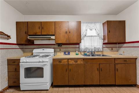 1961 E 29th St, Lorain, OH 44055 photo 10