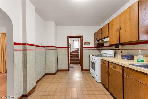 1961 E 29th St, Lorain, OH 44055 photo 11