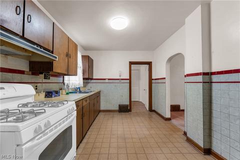 1961 E 29th St, Lorain, OH 44055 photo 9