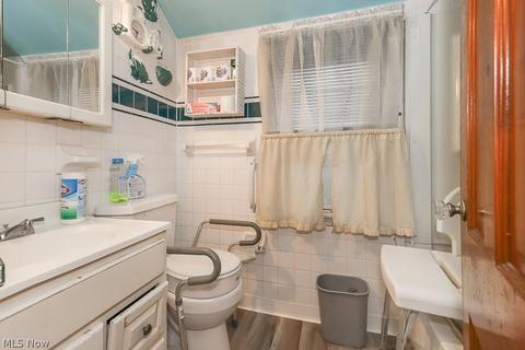 18219 Libby Rd, Maple Heights, OH 44137 photo 12
