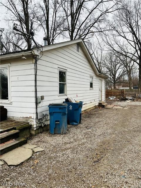 1311 E 36th Ave, Lorain, OH 44055 photo 2