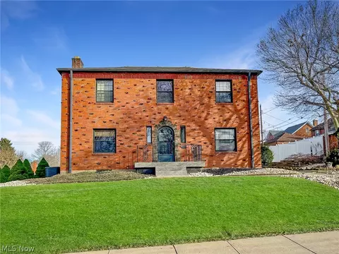 902 Granard Pkwy E, Steubenville, OH 43952