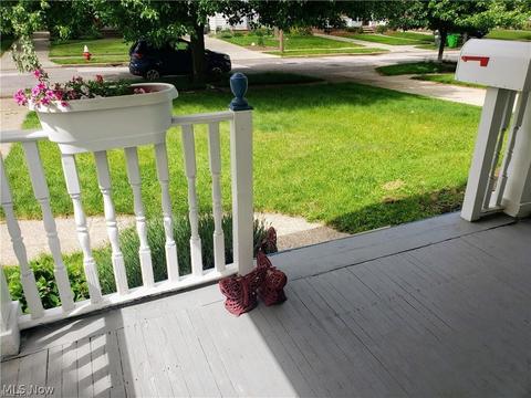 141 E 216th St, Euclid, OH 44123 photo 2