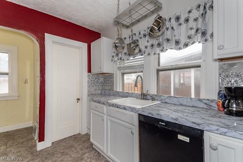 141 E 216th St, Euclid, OH 44123 photo 4