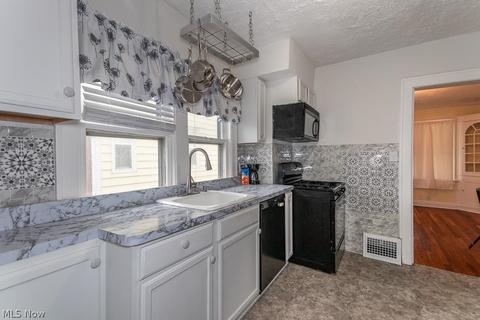 141 E 216th St, Euclid, OH 44123 photo 3