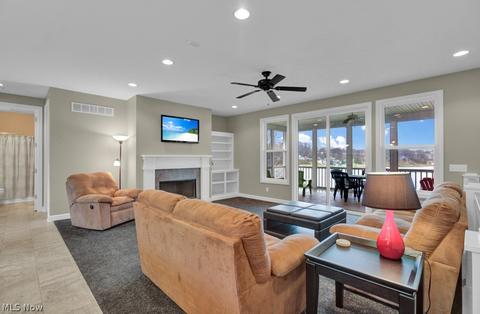 432 E Mohawk Dr, Malvern, OH 44644 photo 4
