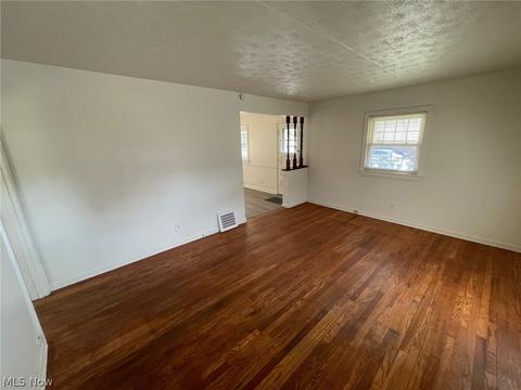 647 E Wilbeth Rd, Akron, OH 44306 photo 4