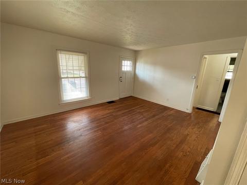 647 E Wilbeth Rd, Akron, OH 44306 photo 2