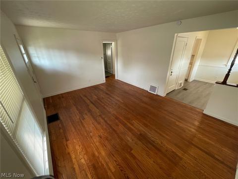 647 E Wilbeth Rd, Akron, OH 44306 photo 3