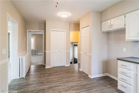 318 Cambridge Ave, Elyria, OH 44035 photo 6