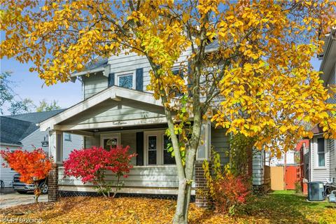 318 Cambridge Ave, Elyria, OH 44035 photo 2