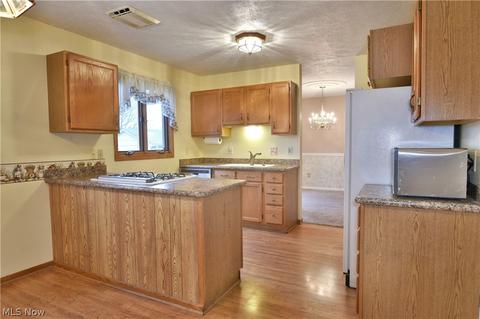 623 W Harvey St, Struthers, OH 44471 photo 13