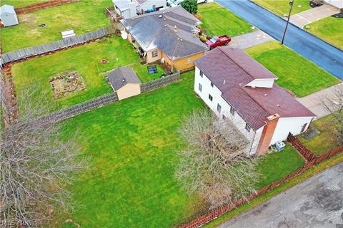 623 W Harvey St, Struthers, OH 44471 photo 3