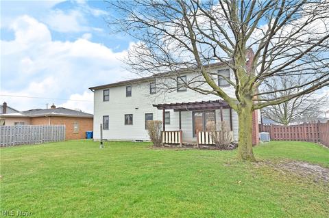 623 W Harvey St, Struthers, OH 44471 photo 2