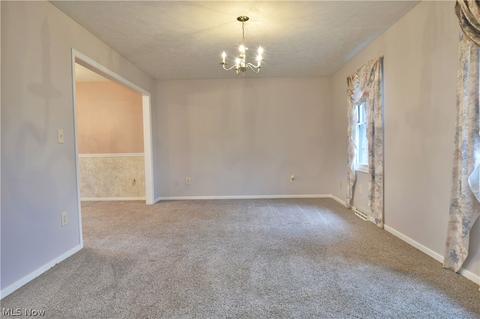 623 W Harvey St, Struthers, OH 44471 photo 6