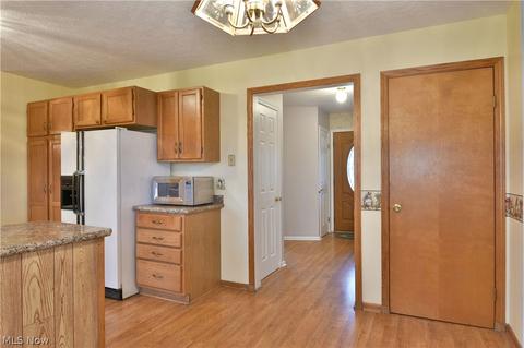 623 W Harvey St, Struthers, OH 44471 photo 14