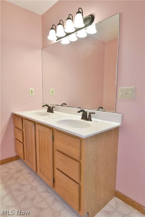 623 W Harvey St, Struthers, OH 44471 photo 22