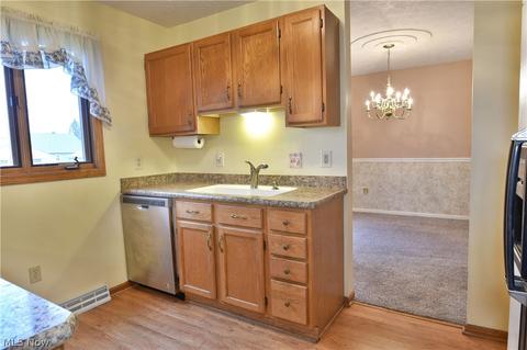 623 W Harvey St, Struthers, OH 44471 photo 12