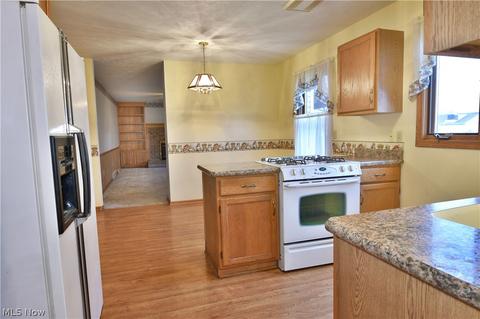 623 W Harvey St, Struthers, OH 44471 photo 11
