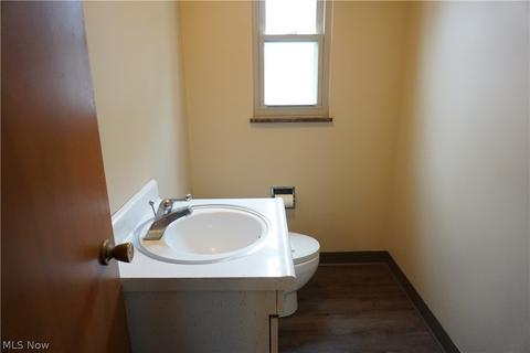 7525 State Rd, Parma, OH 44134 photo 9