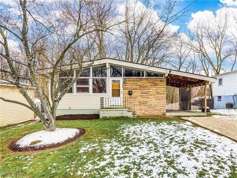 1638 Herkender Ave, Akron, OH 44310 photo 1