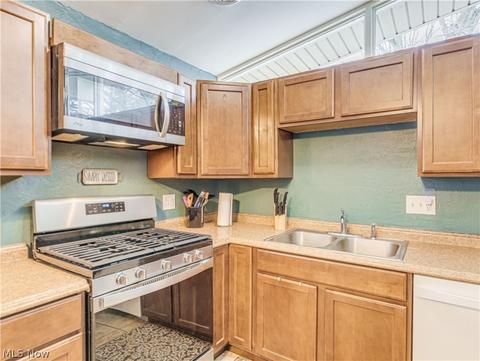 1638 Herkender Ave, Akron, OH 44310 photo 7